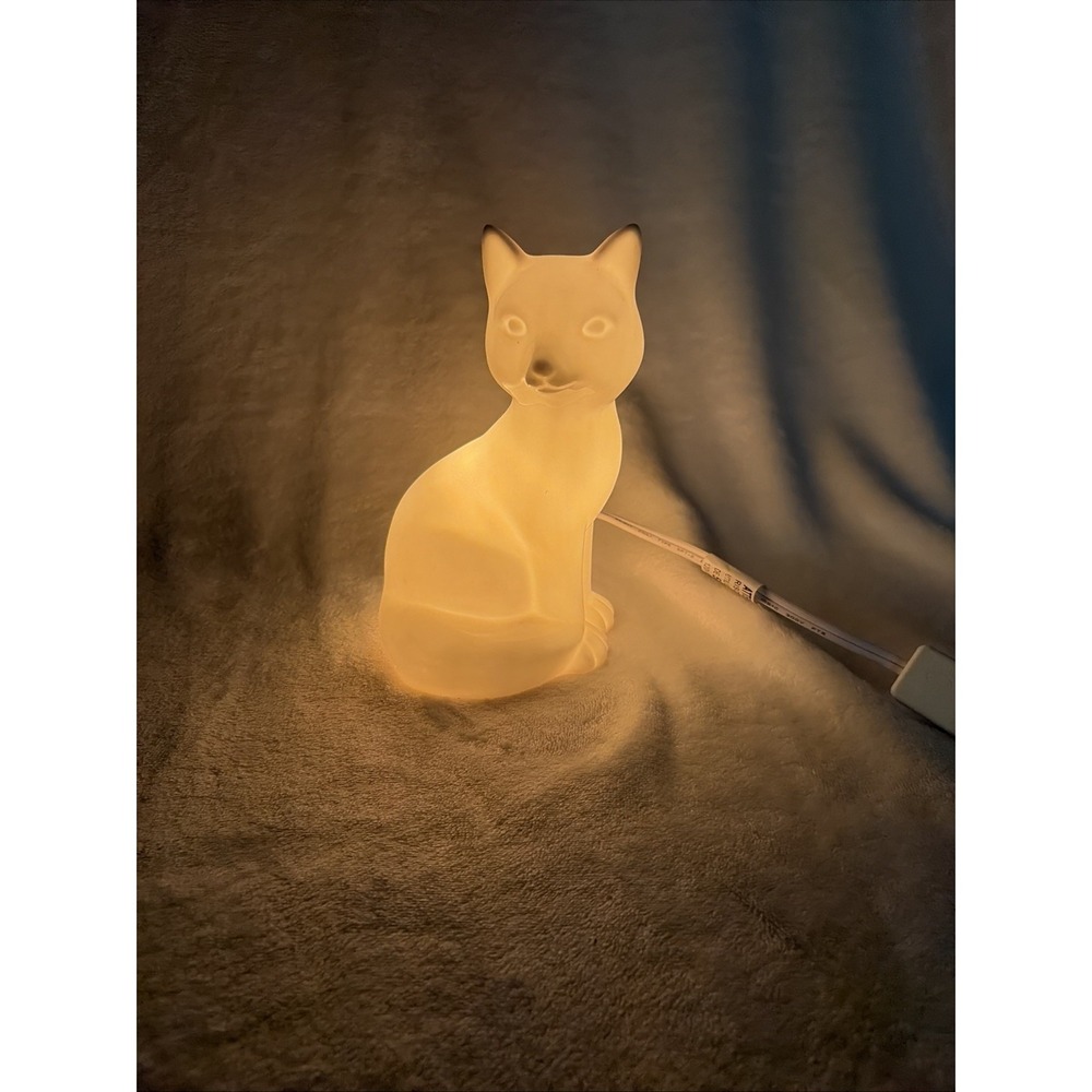Target White Ceramic Cat Accent Lamp Figural Kitty Night Light Minimalist Boho